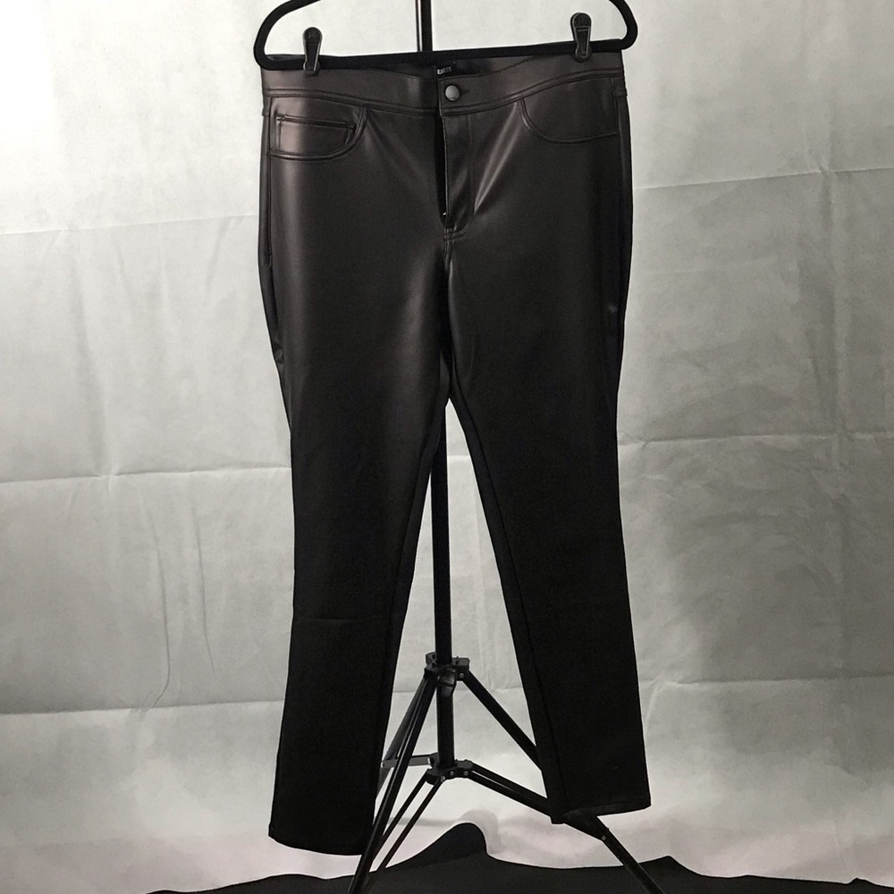 Ankle faux leather jeans!